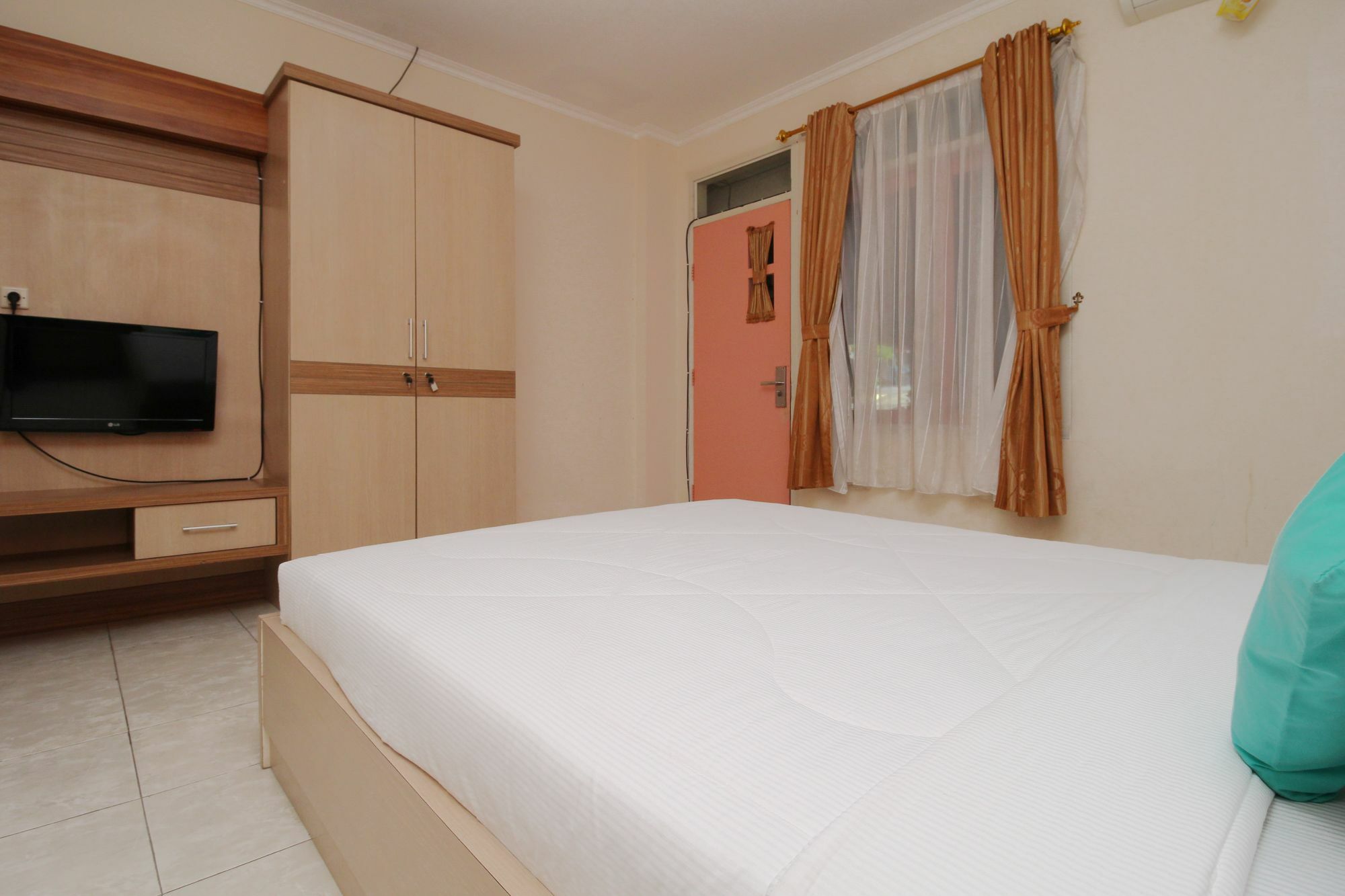 ホテル Myzone Homtel スマラン エクステリア 写真