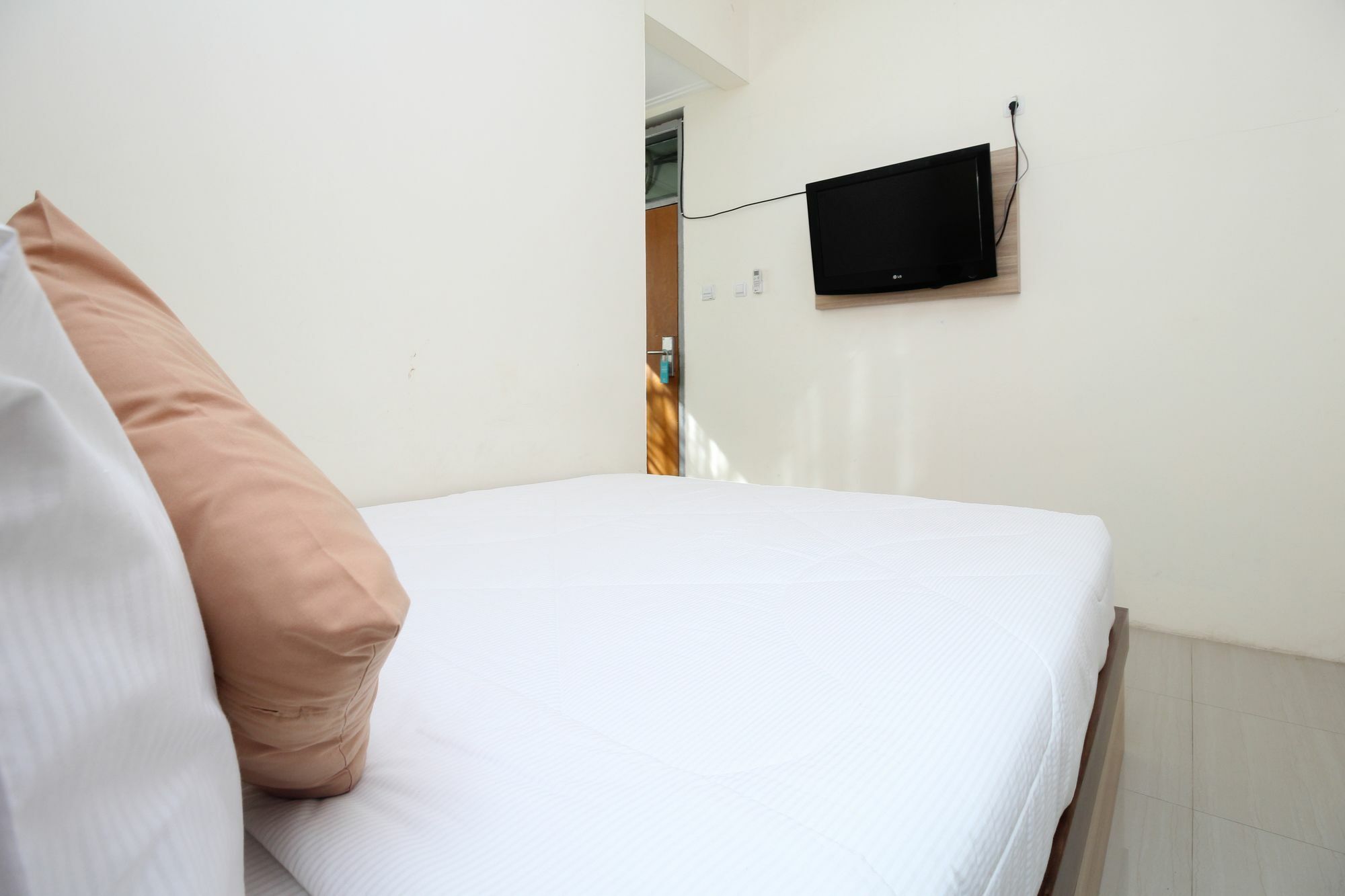 ホテル Myzone Homtel スマラン エクステリア 写真