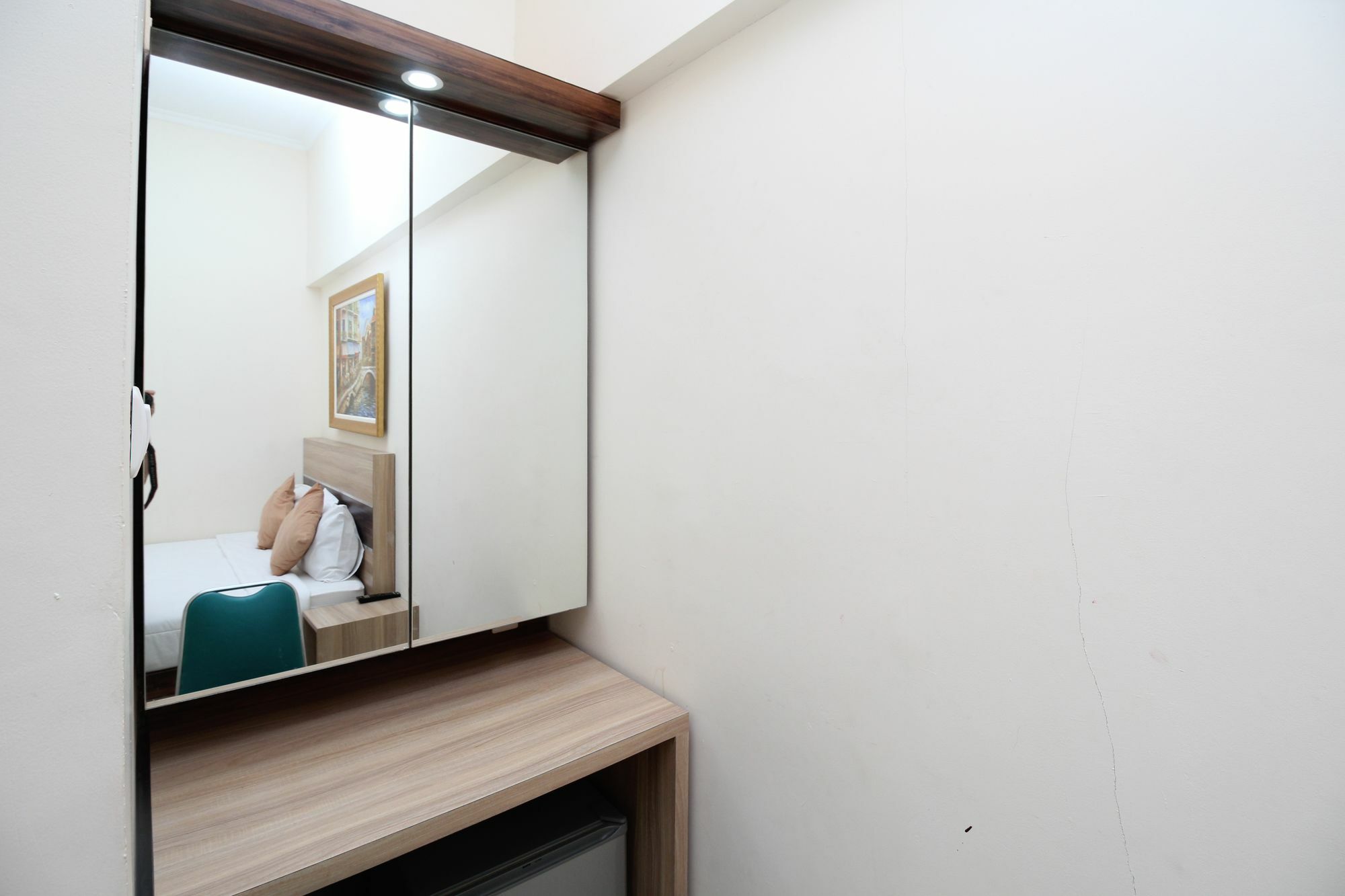 ホテル Myzone Homtel スマラン エクステリア 写真