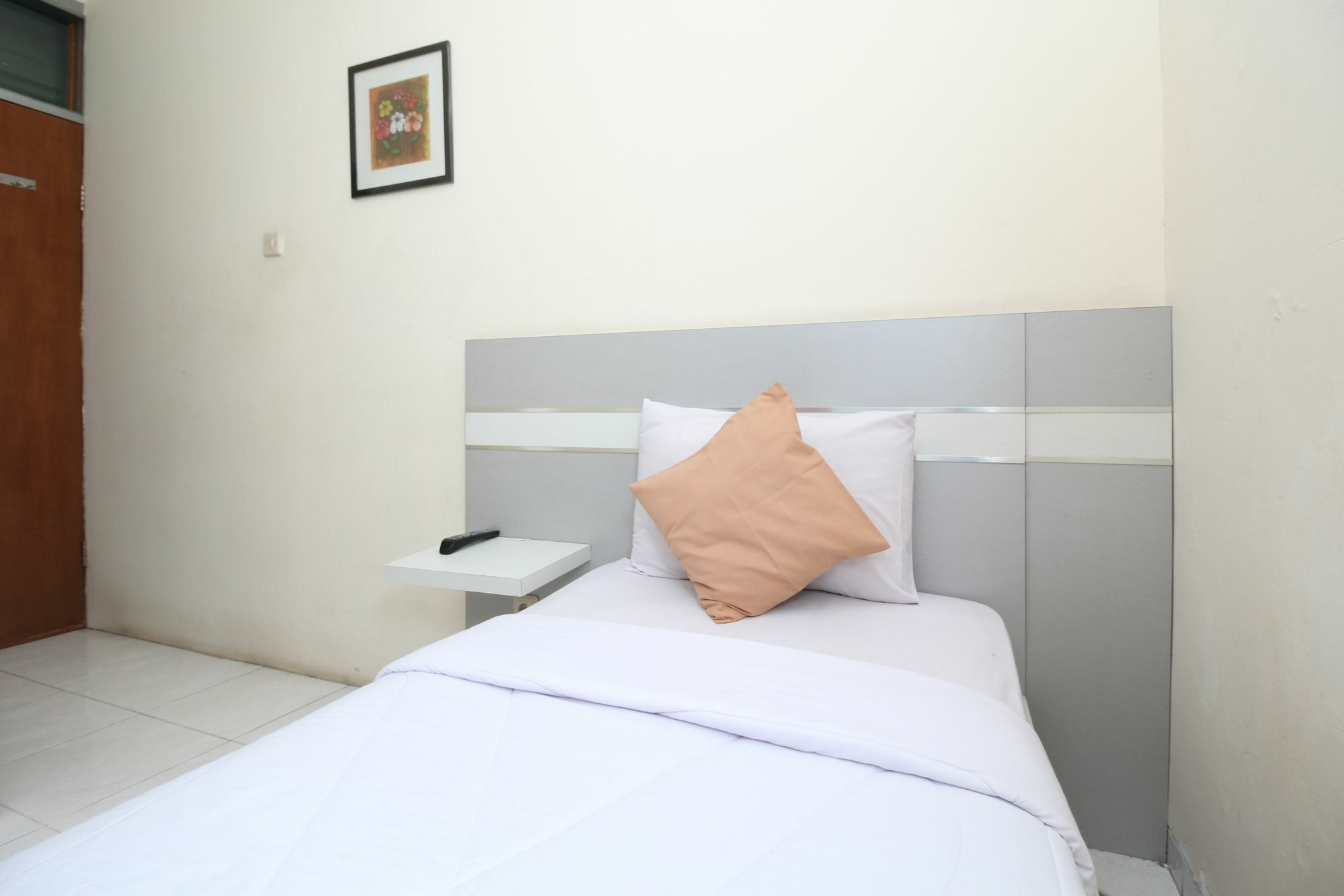 ホテル Myzone Homtel スマラン エクステリア 写真